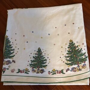 Round Christmas Tablecloth Oval 60x80 Washable Elegant Farmhouse Winter Holiday
